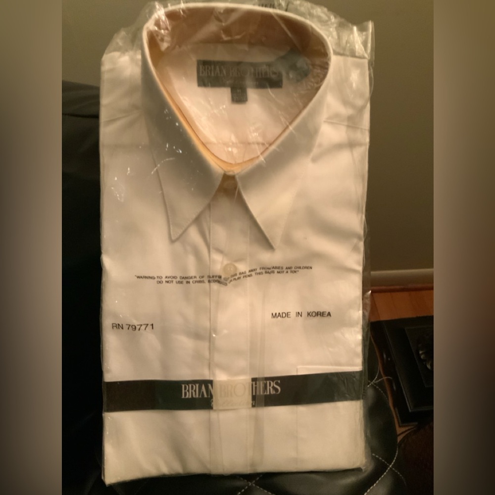 Men’s White Shirt    NEW  $10.00